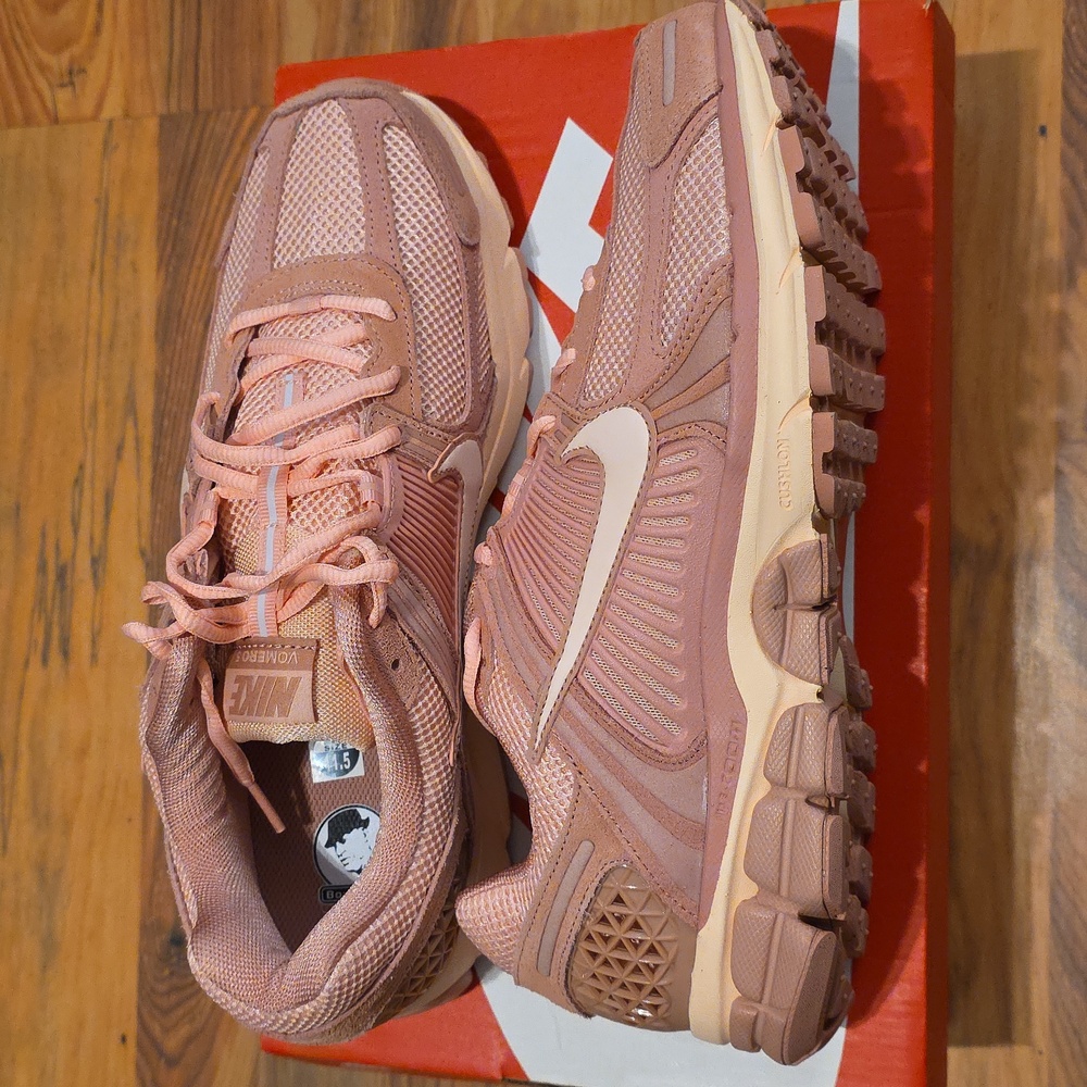 NEW Nike Vomero 5 Red Stardust Pink